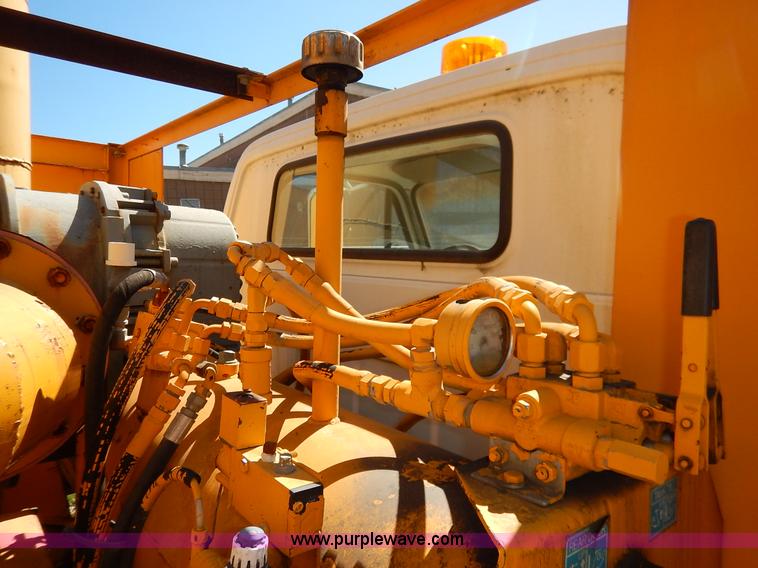 image for item K7333 1987 GMC TopKick vacuum truck