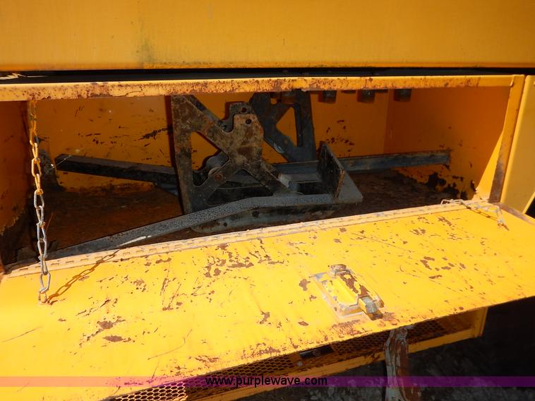 image for item K7333 1987 GMC TopKick vacuum truck