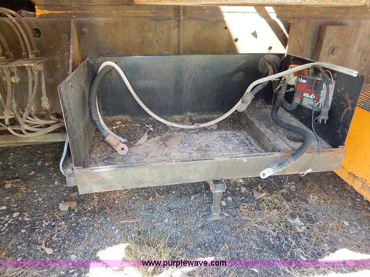 image for item K7333 1987 GMC TopKick vacuum truck