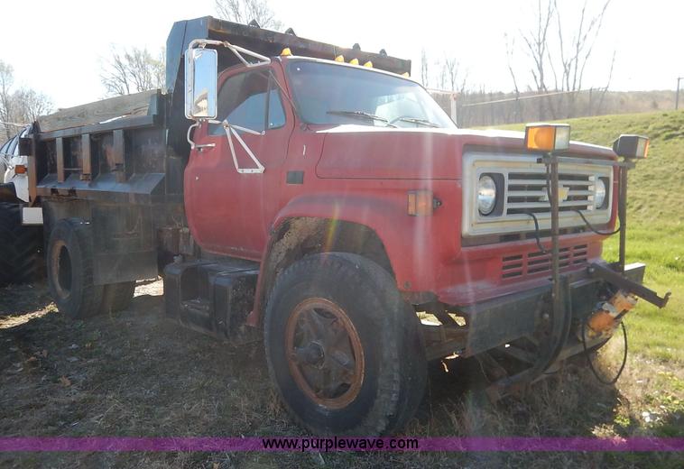 image for item K7337 1986 Chevrolet C70 dump truck