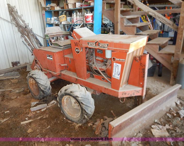 image for item K7338 Ditch Witch J20D trencher