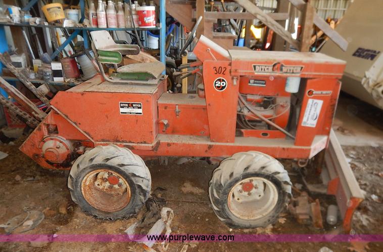 image for item K7338 Ditch Witch J20D trencher