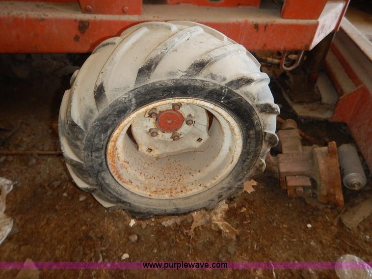 image for item K7338 Ditch Witch J20D trencher