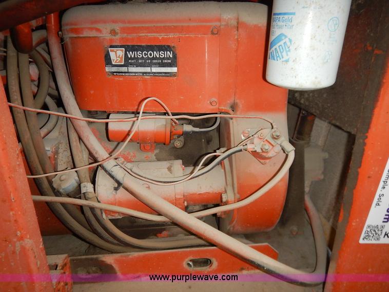 image for item K7338 Ditch Witch J20D trencher