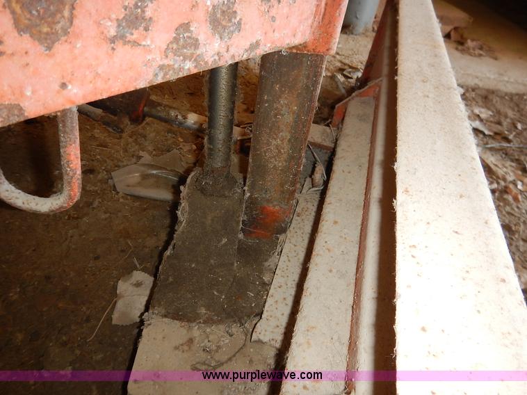 image for item K7338 Ditch Witch J20D trencher