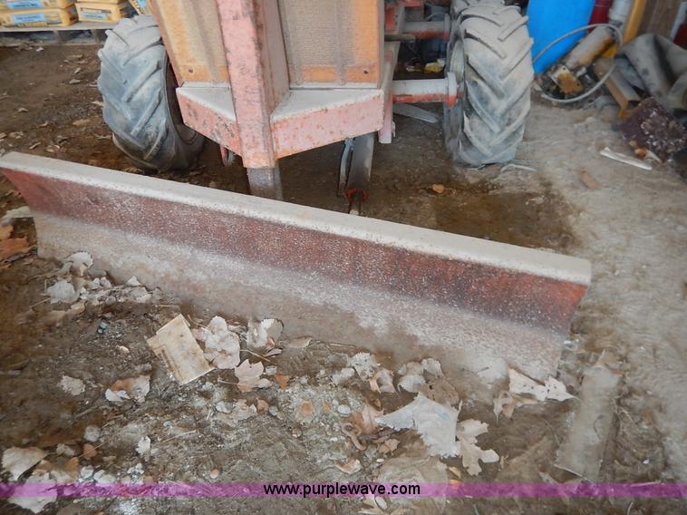 image for item K7338 Ditch Witch J20D trencher