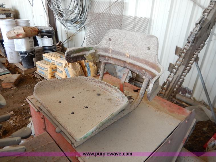 image for item K7338 Ditch Witch J20D trencher