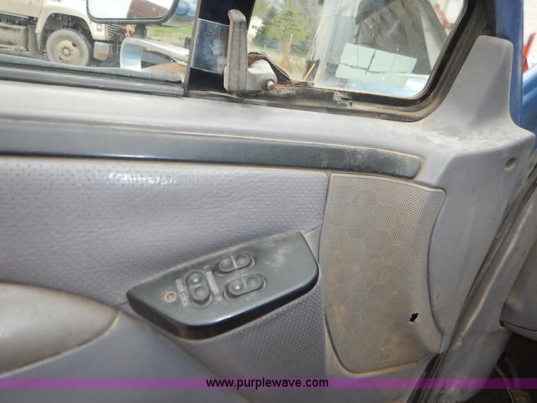 image for item K7376 1997 Ford F250 HD SuperCab pickup truck