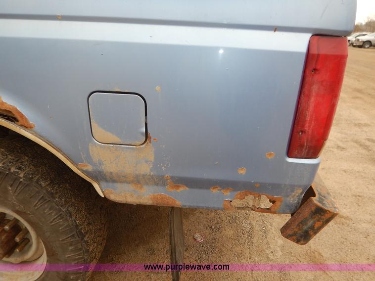 image for item K7376 1997 Ford F250 HD SuperCab pickup truck