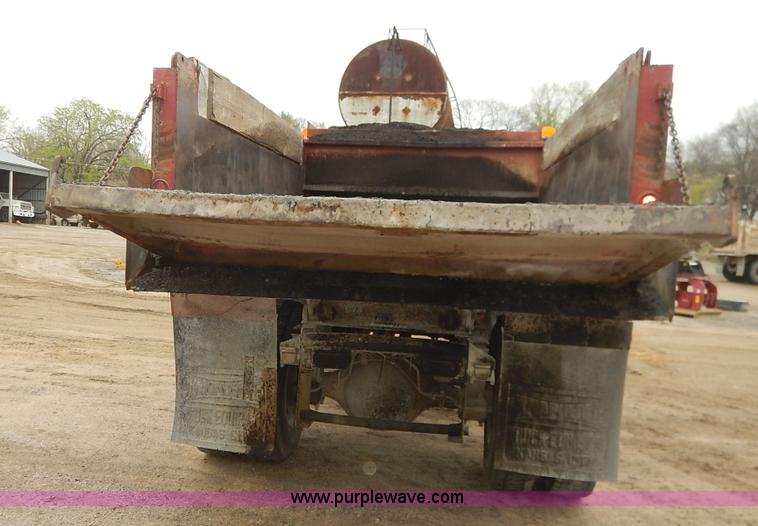image for item K7378 1990 Ford F700 dump truck