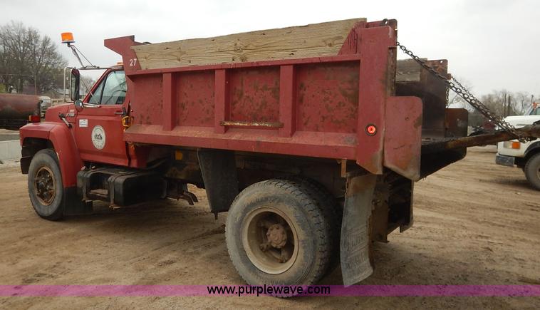 image for item K7378 1990 Ford F700 dump truck