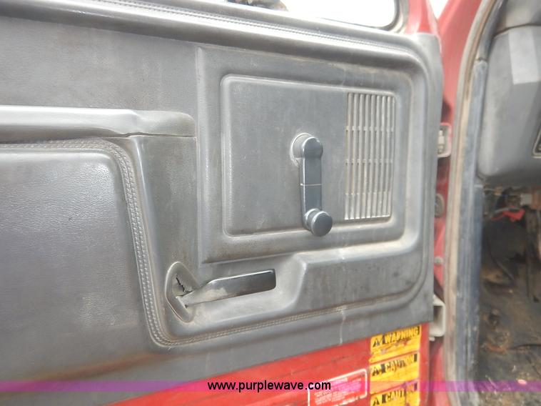 image for item K7378 1990 Ford F700 dump truck