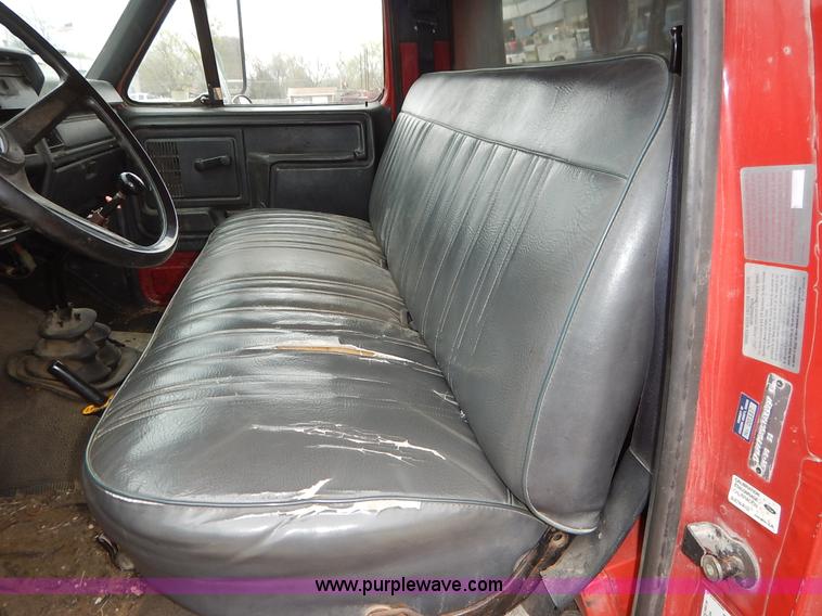 image for item K7378 1990 Ford F700 dump truck