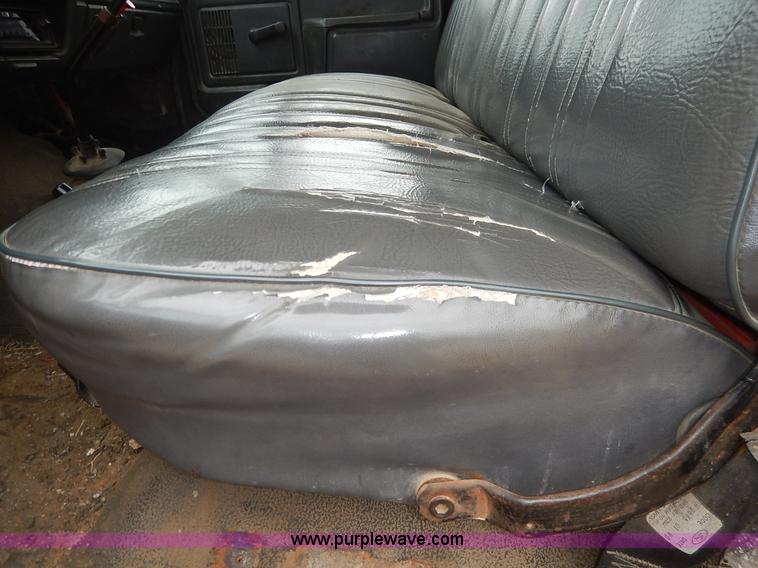 image for item K7378 1990 Ford F700 dump truck