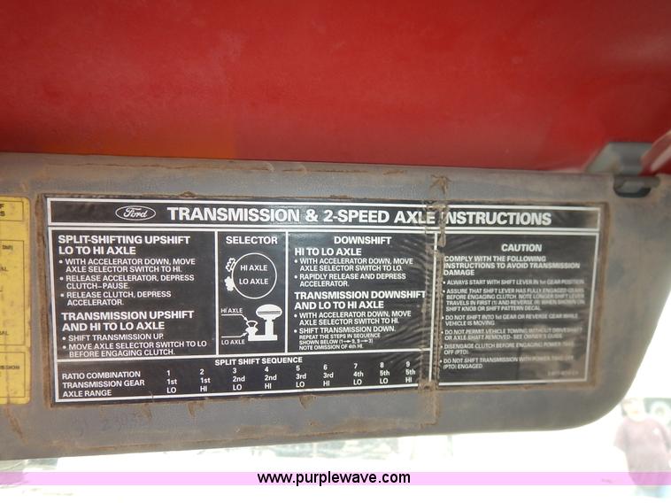 image for item K7378 1990 Ford F700 dump truck