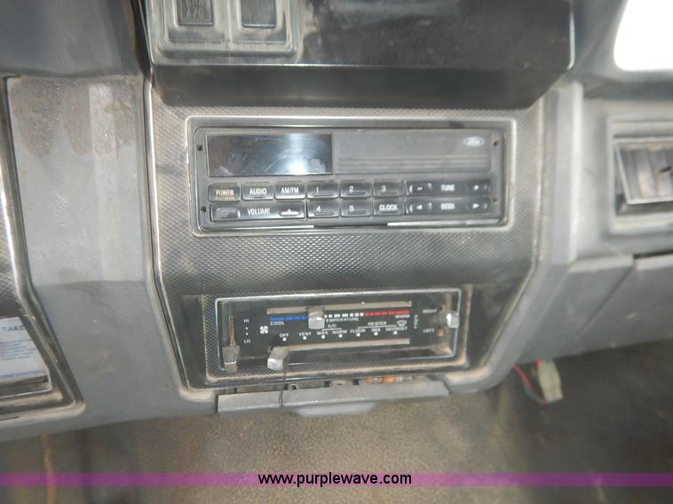 image for item K7378 1990 Ford F700 dump truck