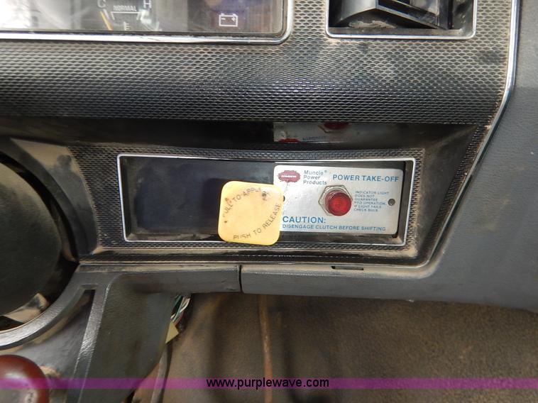 image for item K7378 1990 Ford F700 dump truck