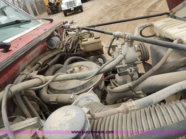 image for item K7378 1990 Ford F700 dump truck