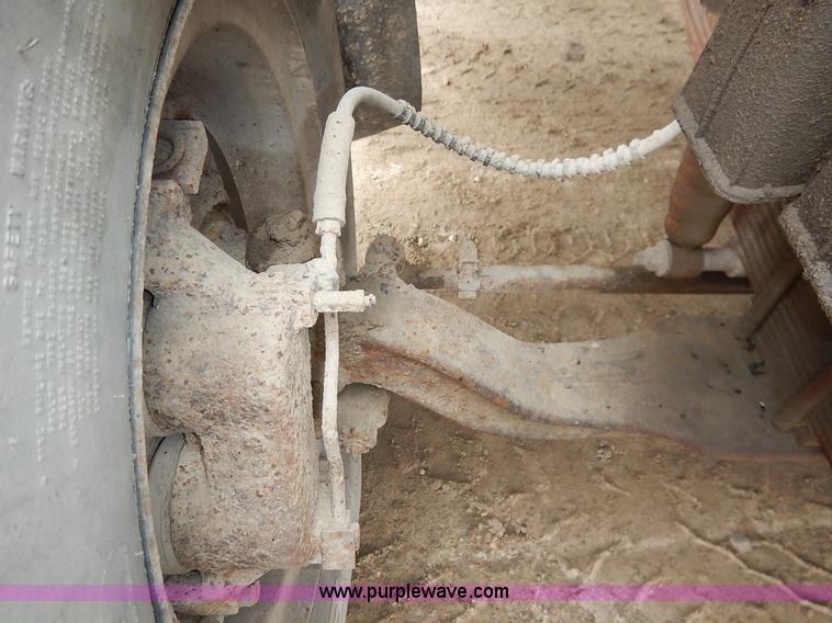 image for item K7378 1990 Ford F700 dump truck