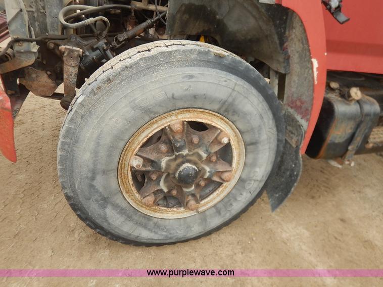 image for item K7378 1990 Ford F700 dump truck