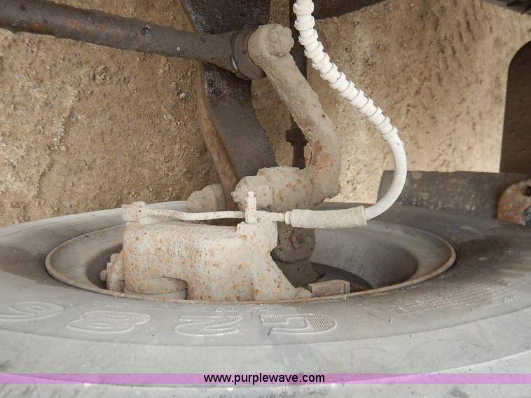 image for item K7378 1990 Ford F700 dump truck