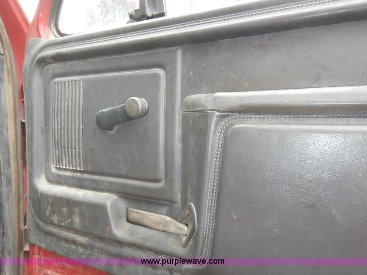 image for item K7378 1990 Ford F700 dump truck