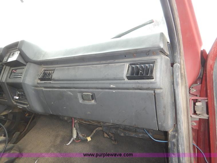 image for item K7378 1990 Ford F700 dump truck