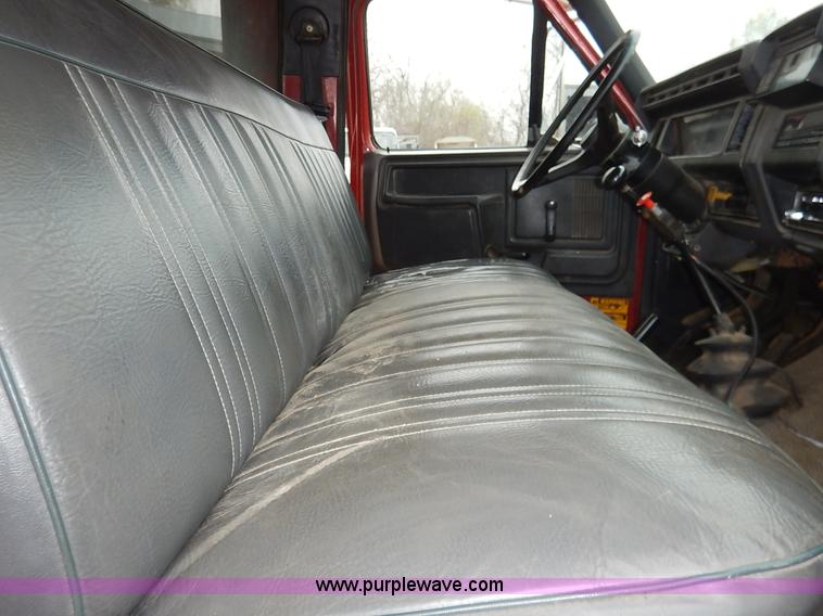 image for item K7378 1990 Ford F700 dump truck