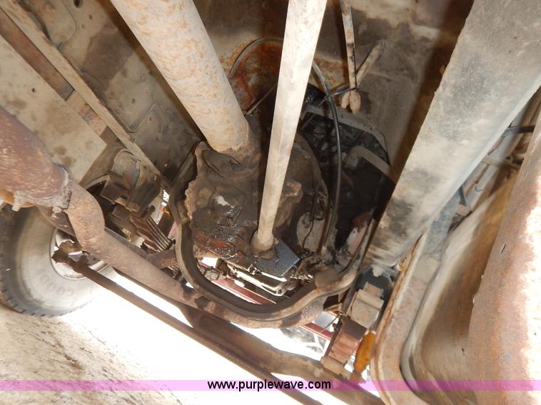 image for item K7378 1990 Ford F700 dump truck