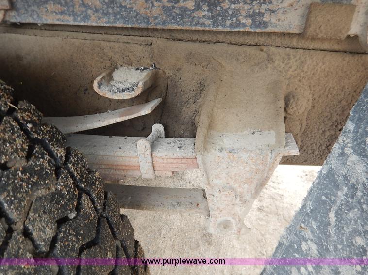 image for item K7378 1990 Ford F700 dump truck