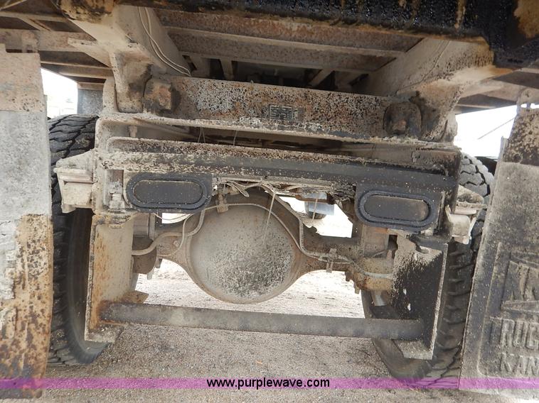 image for item K7378 1990 Ford F700 dump truck