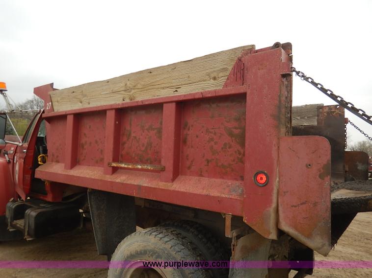 image for item K7378 1990 Ford F700 dump truck