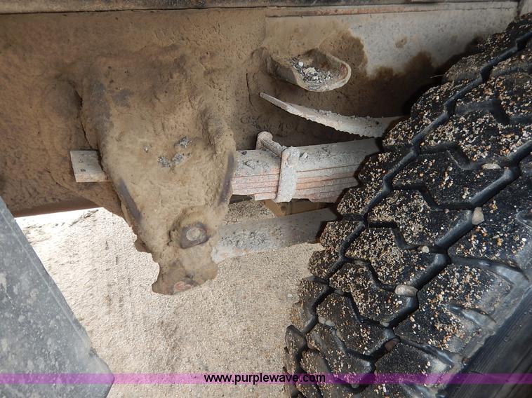 image for item K7378 1990 Ford F700 dump truck