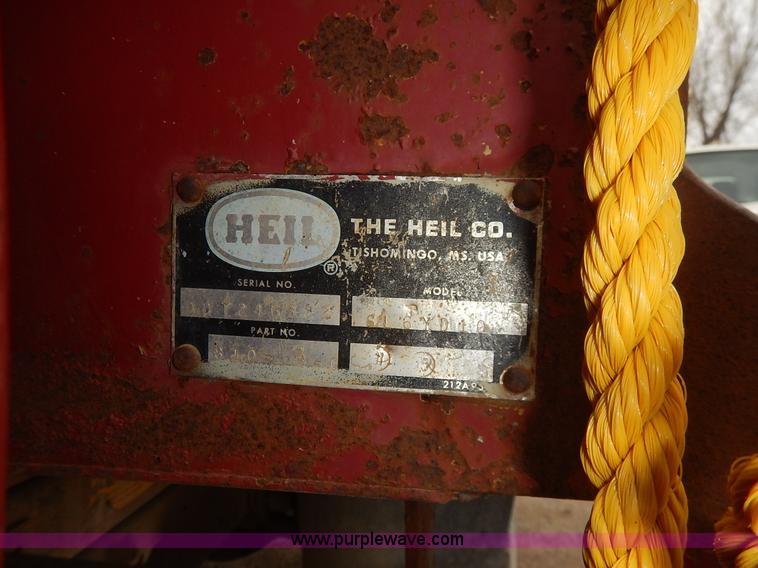 image for item K7378 1990 Ford F700 dump truck