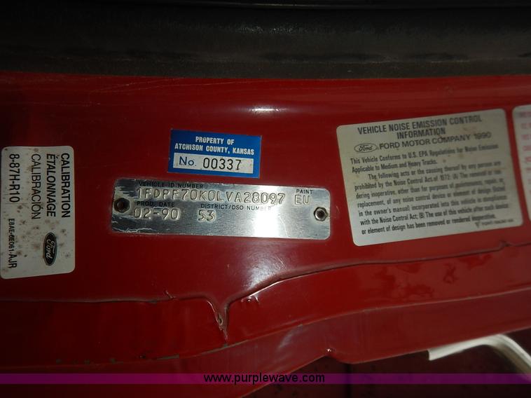 image for item K7378 1990 Ford F700 dump truck