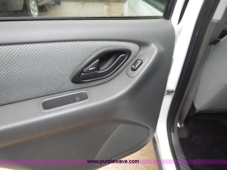 image for item K7411 2006 Ford Escape Hybrid SUV