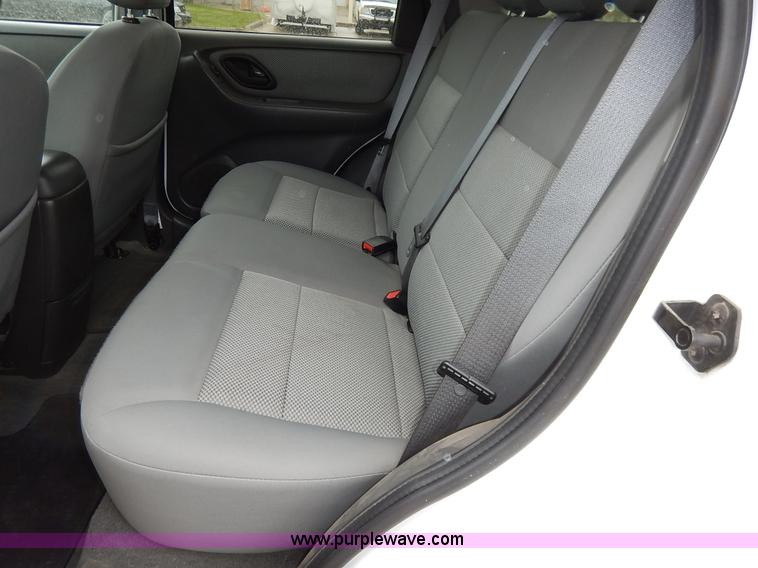 image for item K7411 2006 Ford Escape Hybrid SUV