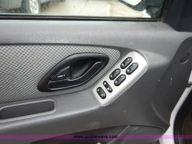 image for item K7411 2006 Ford Escape Hybrid SUV