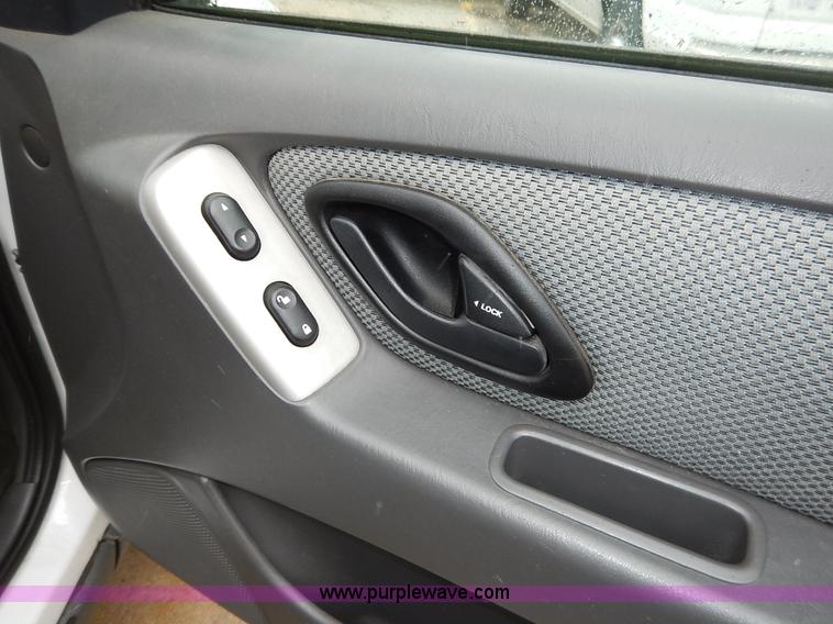 image for item K7411 2006 Ford Escape Hybrid SUV