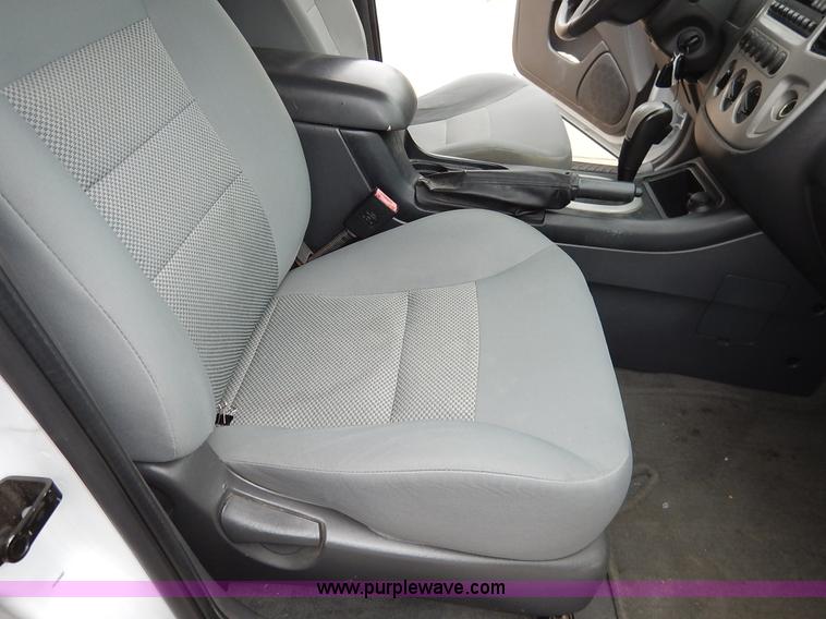 image for item K7411 2006 Ford Escape Hybrid SUV