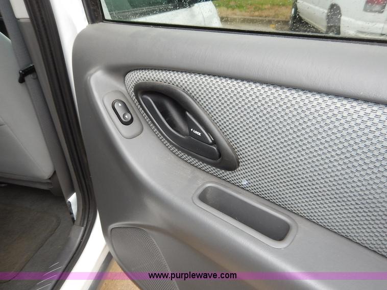 image for item K7411 2006 Ford Escape Hybrid SUV