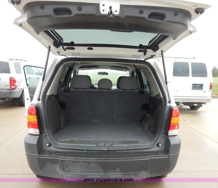 image for item K7411 2006 Ford Escape Hybrid SUV