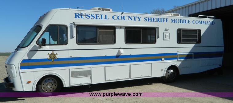 image for item K8023 1989 Chevrolet P30 Fleetwood 32' RV