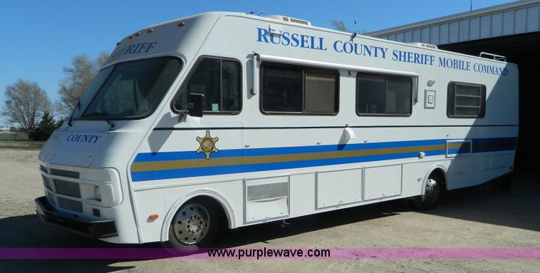 image for item K8023 1989 Chevrolet P30 Fleetwood 32' RV