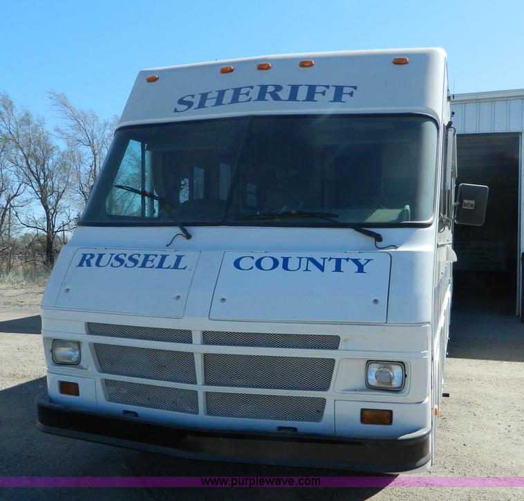 image for item K8023 1989 Chevrolet P30 Fleetwood 32' RV