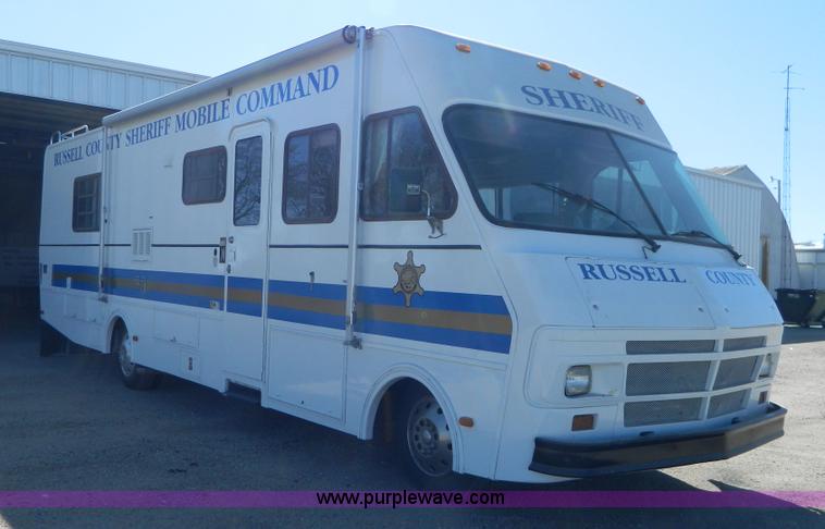 image for item K8023 1989 Chevrolet P30 Fleetwood 32' RV