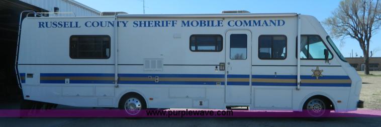 image for item K8023 1989 Chevrolet P30 Fleetwood 32' RV