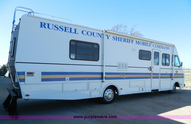 image for item K8023 1989 Chevrolet P30 Fleetwood 32' RV