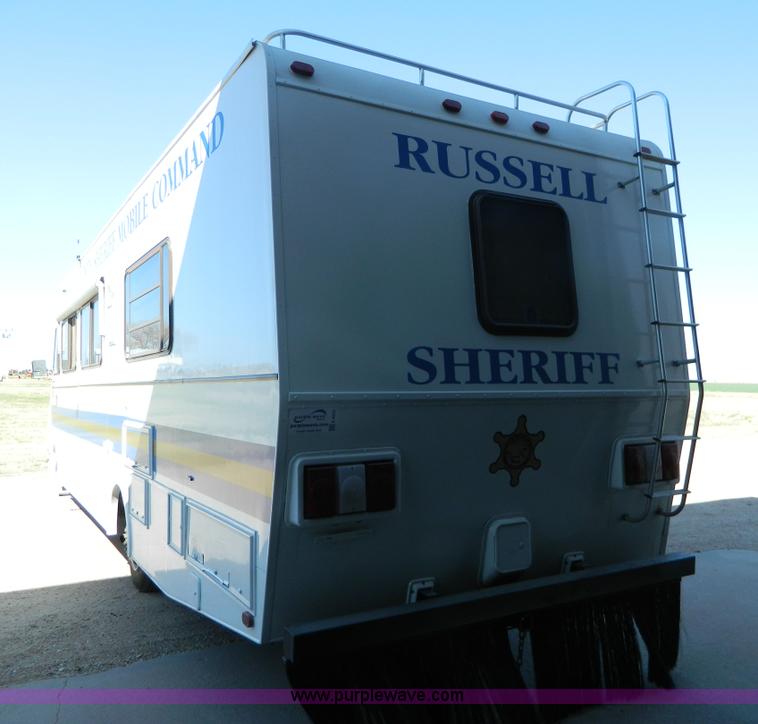 image for item K8023 1989 Chevrolet P30 Fleetwood 32' RV