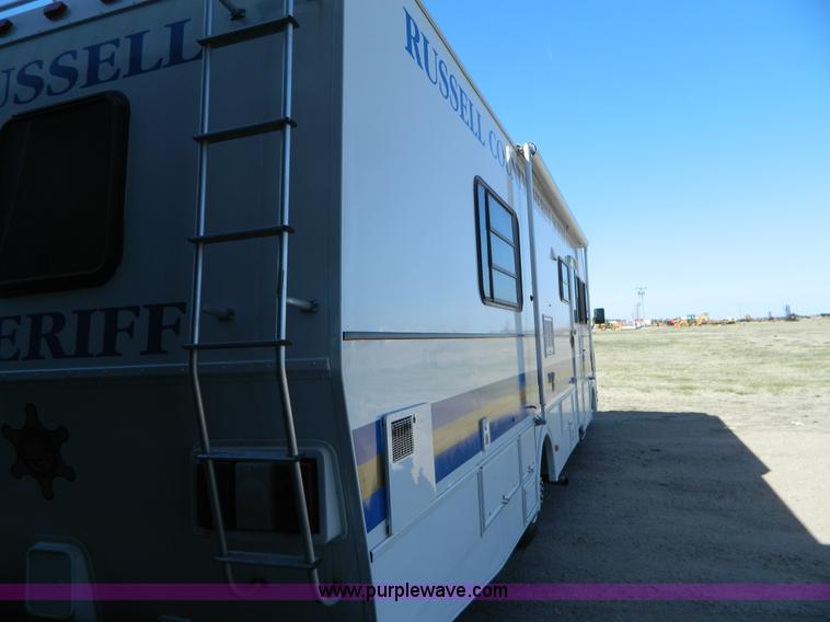 image for item K8023 1989 Chevrolet P30 Fleetwood 32' RV